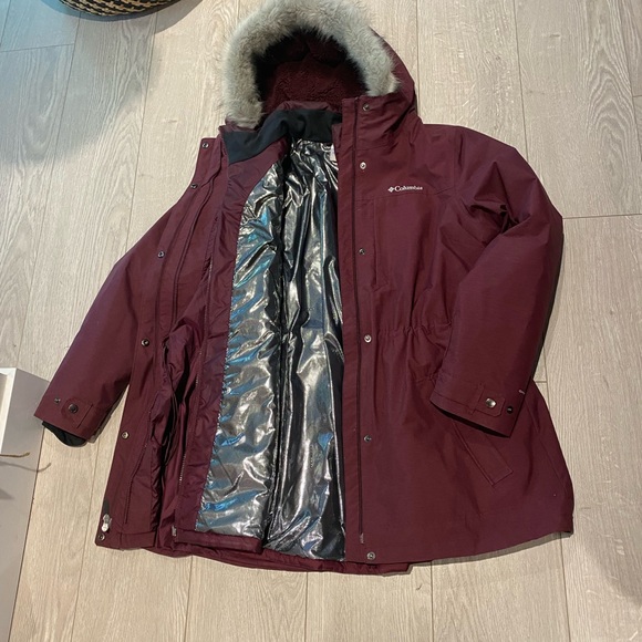 Columbia parka 2 in 1, waterproof, Omni-heat thermal reflective retains warmth - Picture 3 of 5